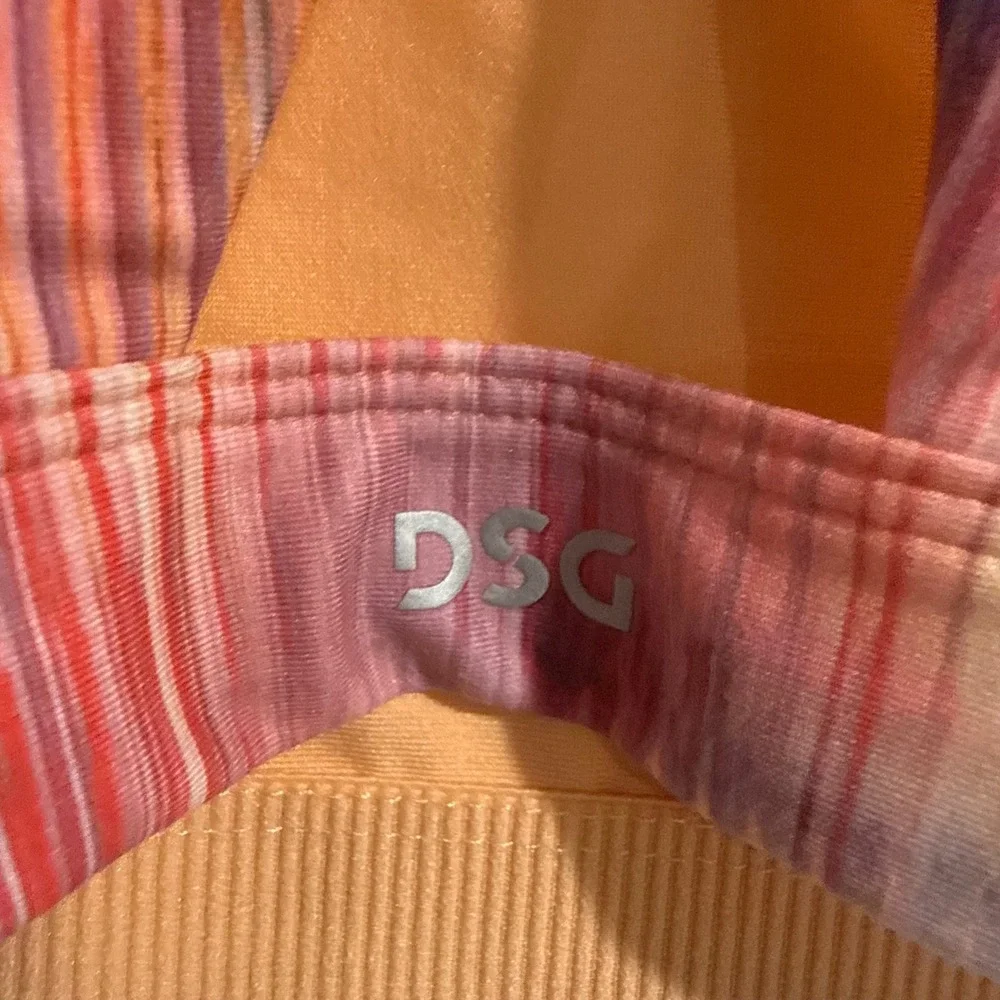 DSG Girls Momentum Sports Bra Prismatic Reflection Multi Color Striped Sz S NWT